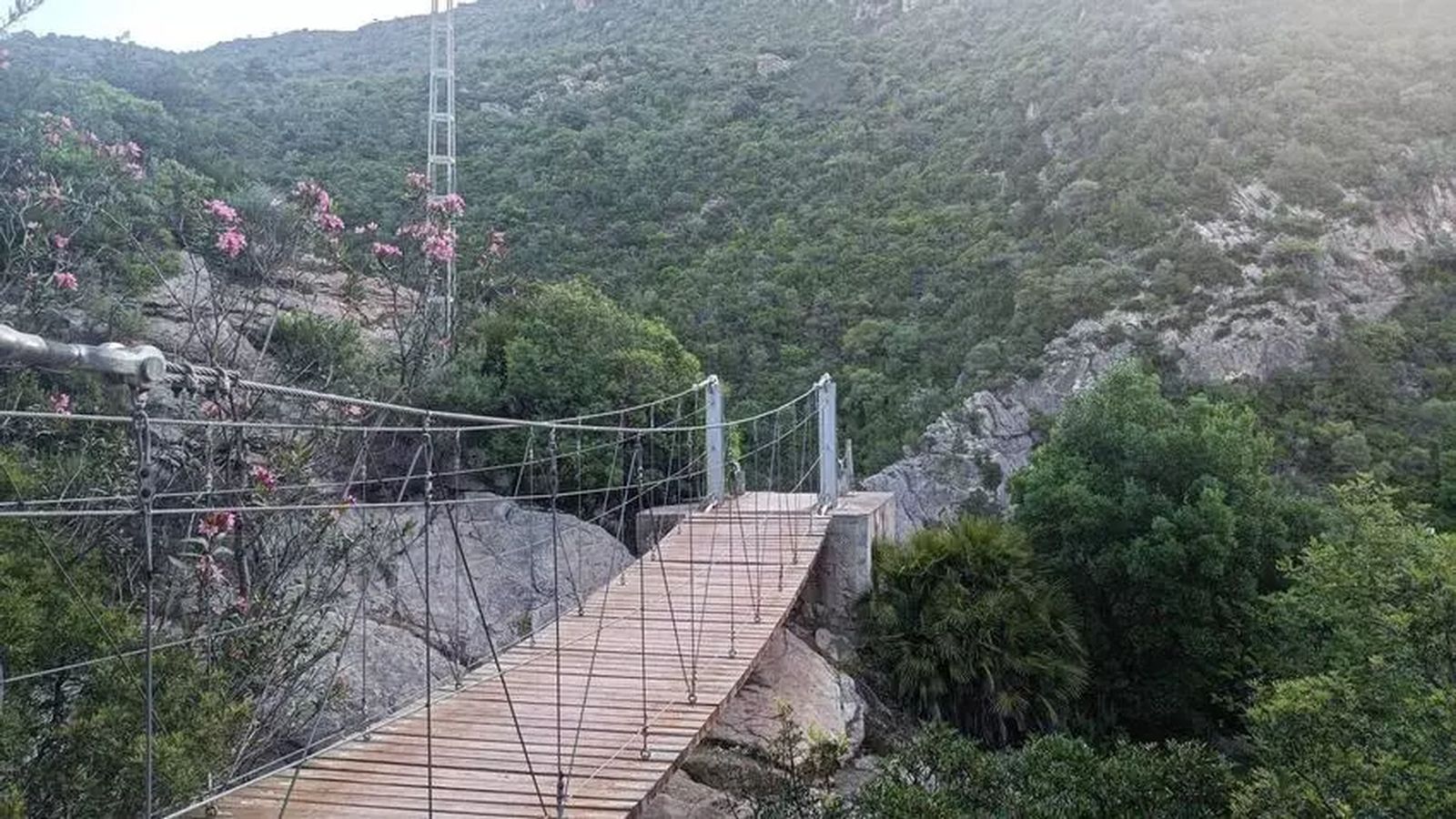 Puente colgante antes de entrar en el Cañón de las Buitreras