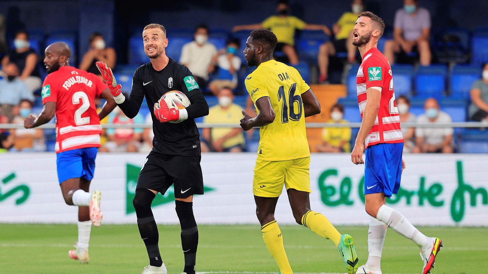 Aarón fue titular ante el Villarreal.