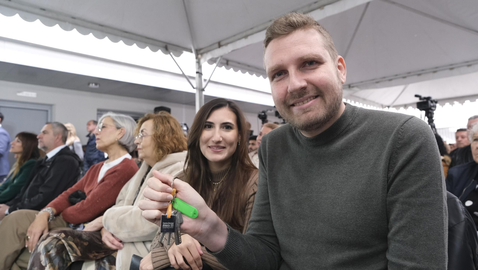 Las imágenes de la entrega de viviendas de VPO en Costacabana