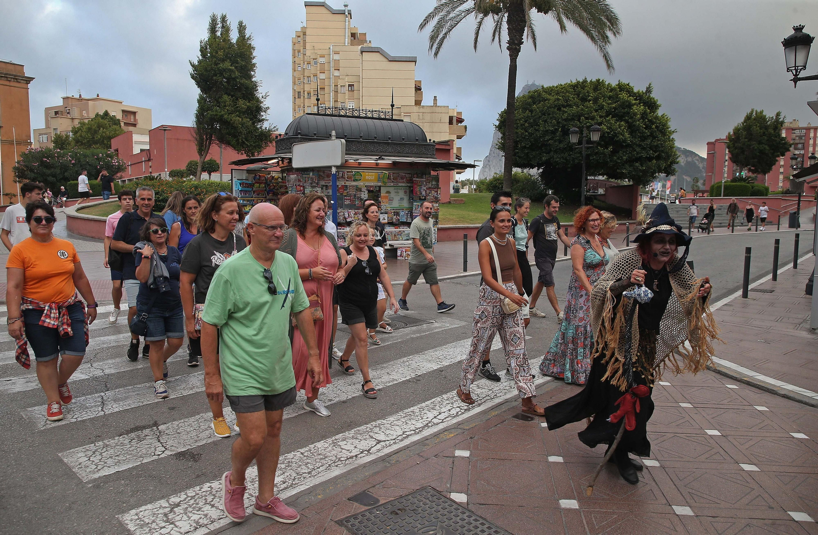 La primera ruta turística teatralizada por el centro de La Línea, en imágenes