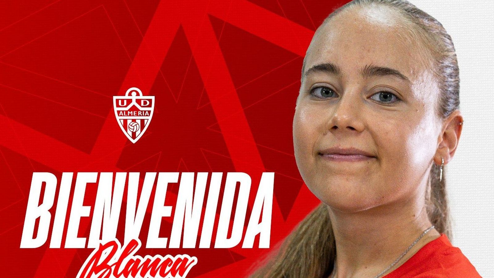 Blanca puede desempeñarse tanto en la mediapunta como en banda.