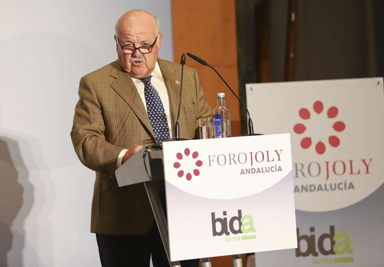 Las fotos del Foro Joly con el consejero de Salud, Jesús Aguirre