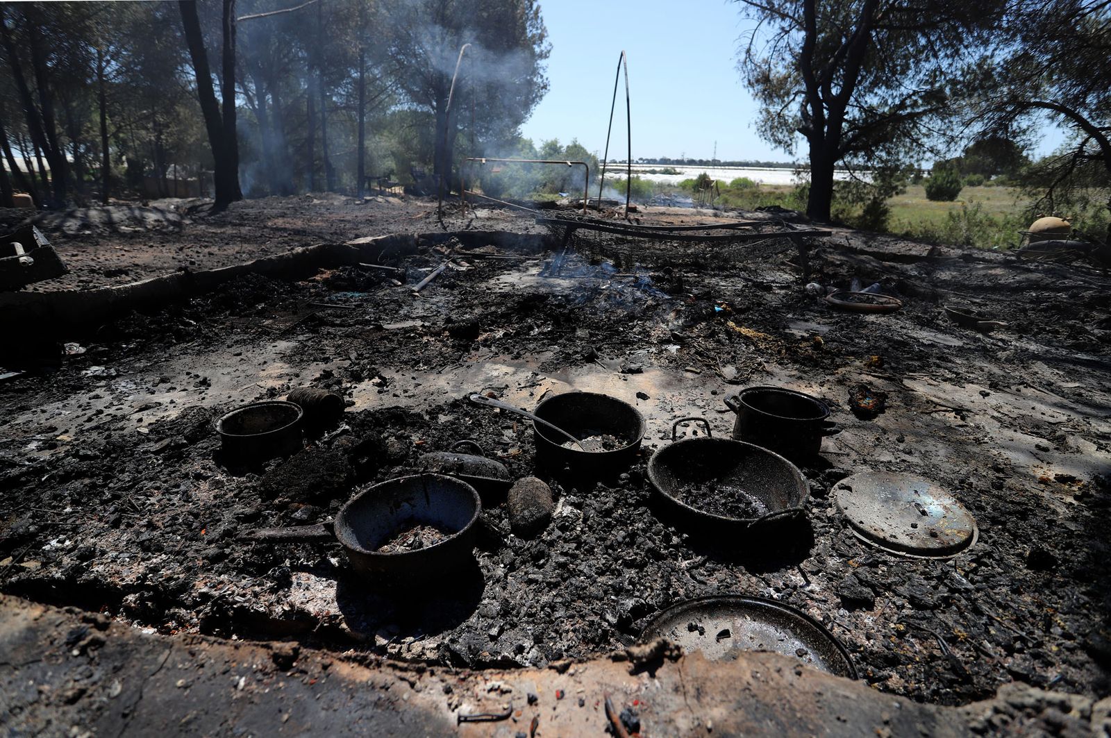 Imágenes del incendio de chabolas en Lucena del Puerto