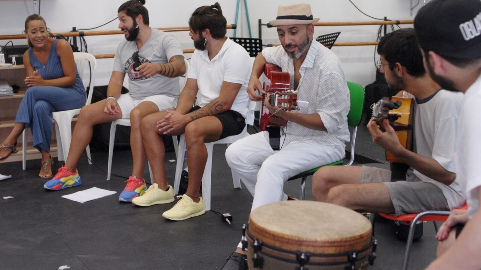 Rycardo Moreno y su elenco, en la Casa de la Cultura de Lebrija.