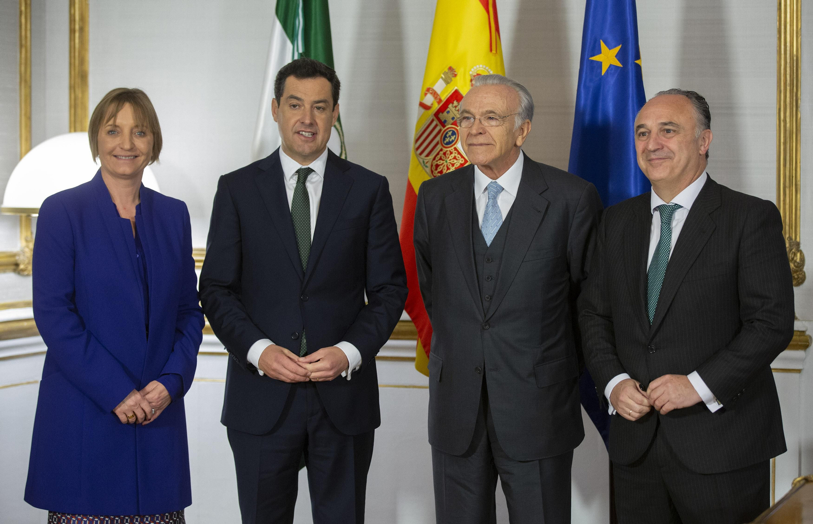María Jesús Catalá, directora territorial de Caixabank en Andalucía Occidental; Juan Manuel Moreno, presidente de la Junta de Andalucía; Isidro Fainé, presidente de la Fundación Bancaria La Caixa, y Juan Ignacio Zafra, director territorial en Andalucía Oriental.