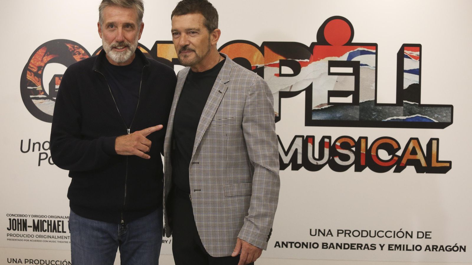 Emilio Aragón y Antonio Banderas, antes del estreno de 'Godspell' en Málaga. Emilio Aragón y Antonio Banderas, antes del estreno de 'Godspell' en Málaga.