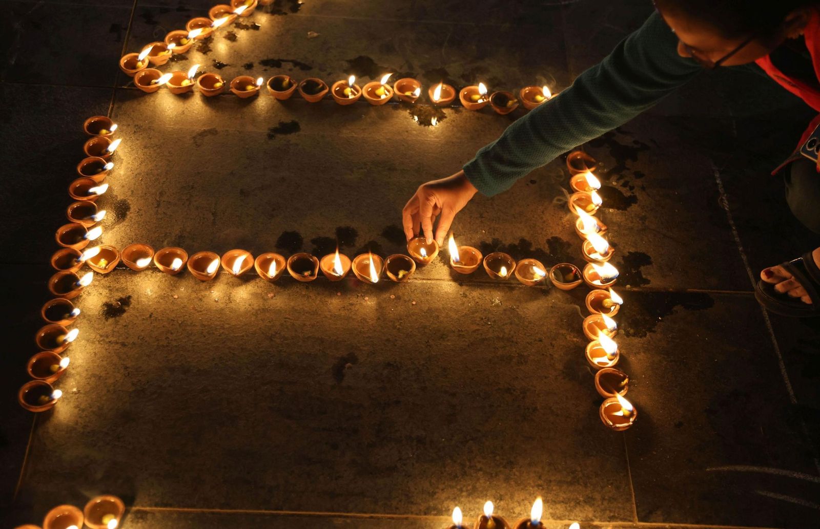 Las preciosas imágenes de la celebración del Diwali en India: un festival de luz y color