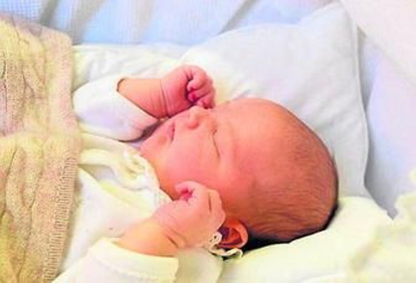 Primera foto del pequeño Alejandro, a los pocos días de nacer.