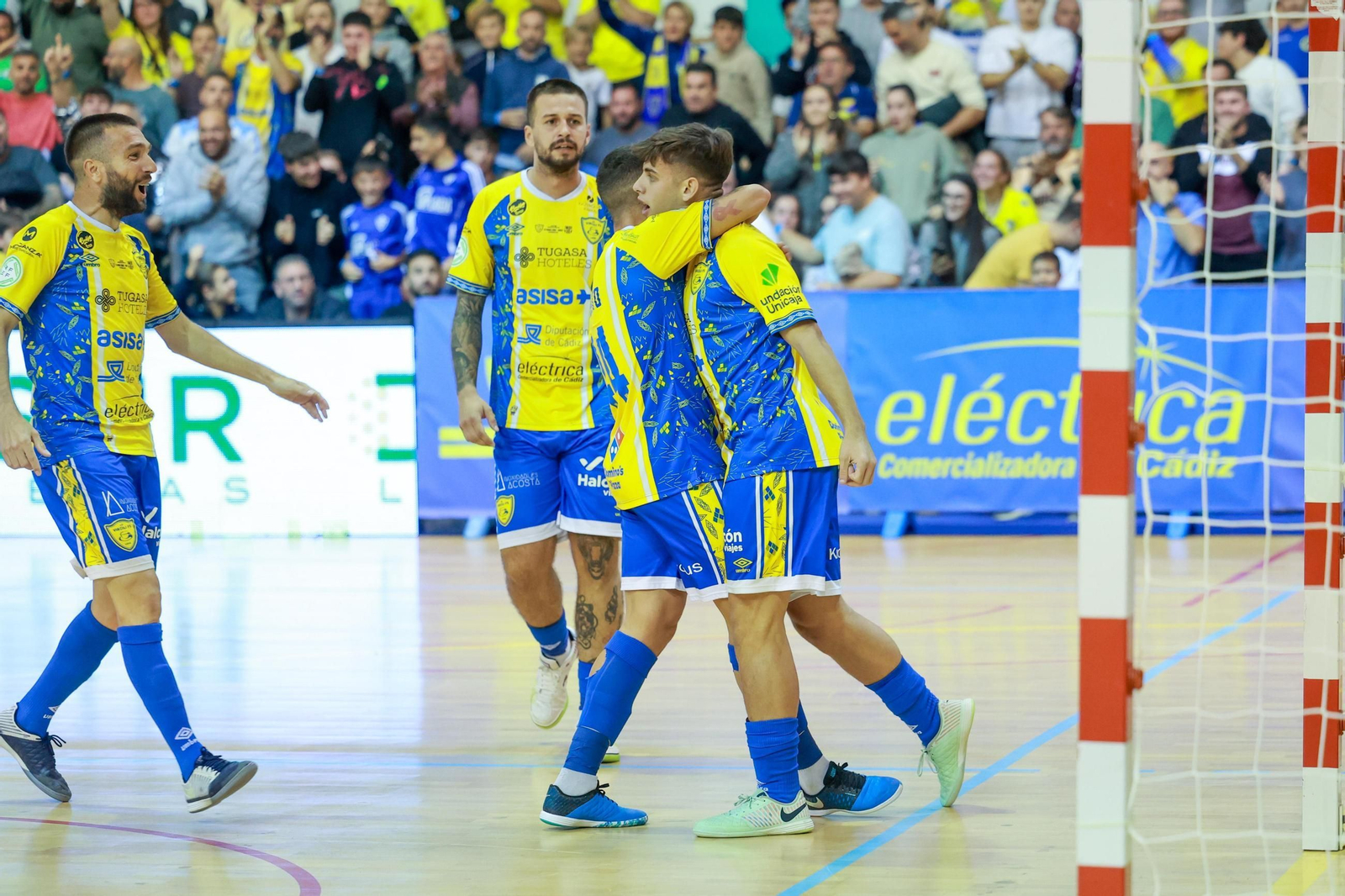 Los jugadores del conjunto 'panadero' celebran su gol al Barça.
