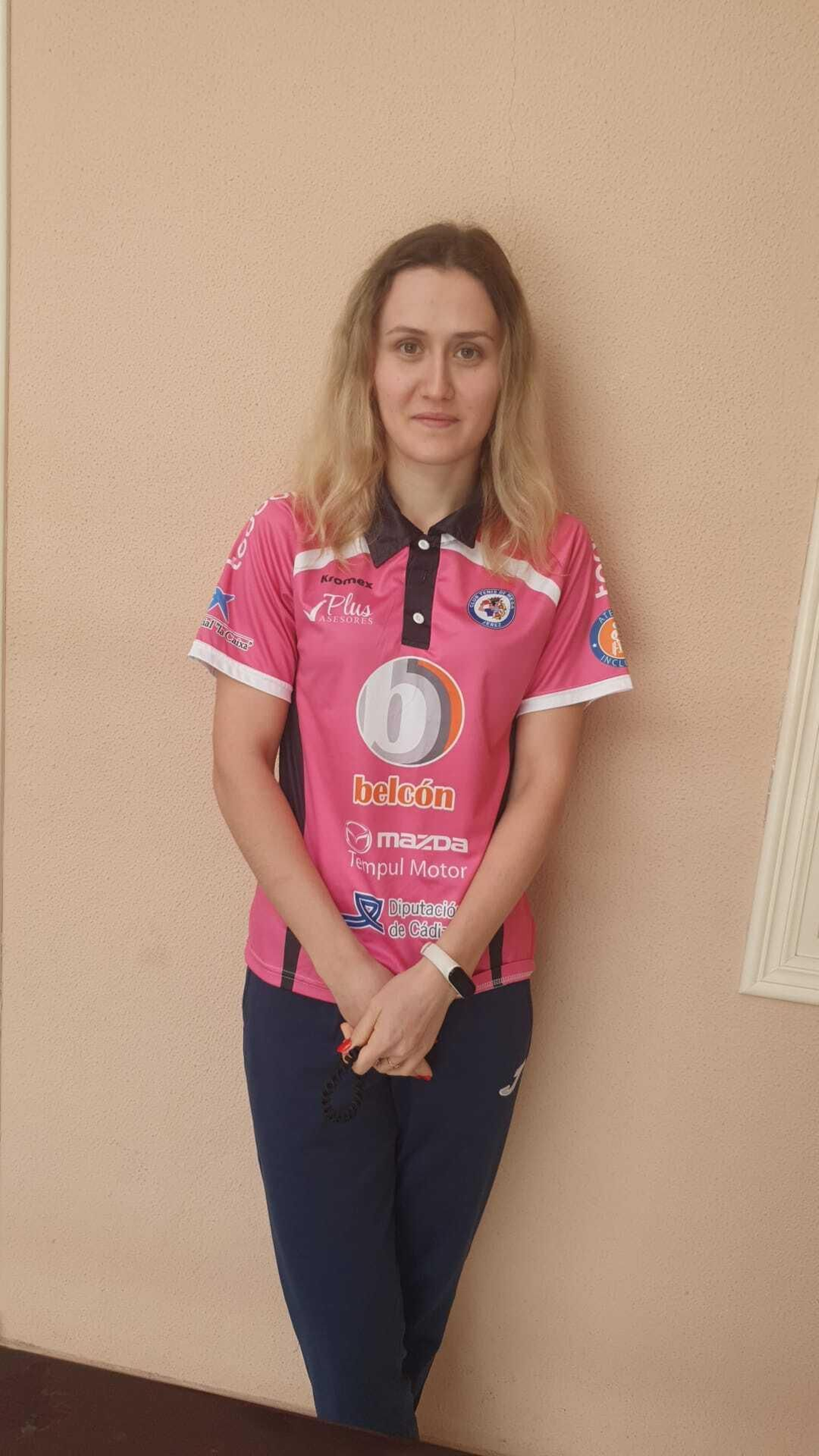 Nastya Lavrova, ataviada con los colores del CTM Belcón Jerez.