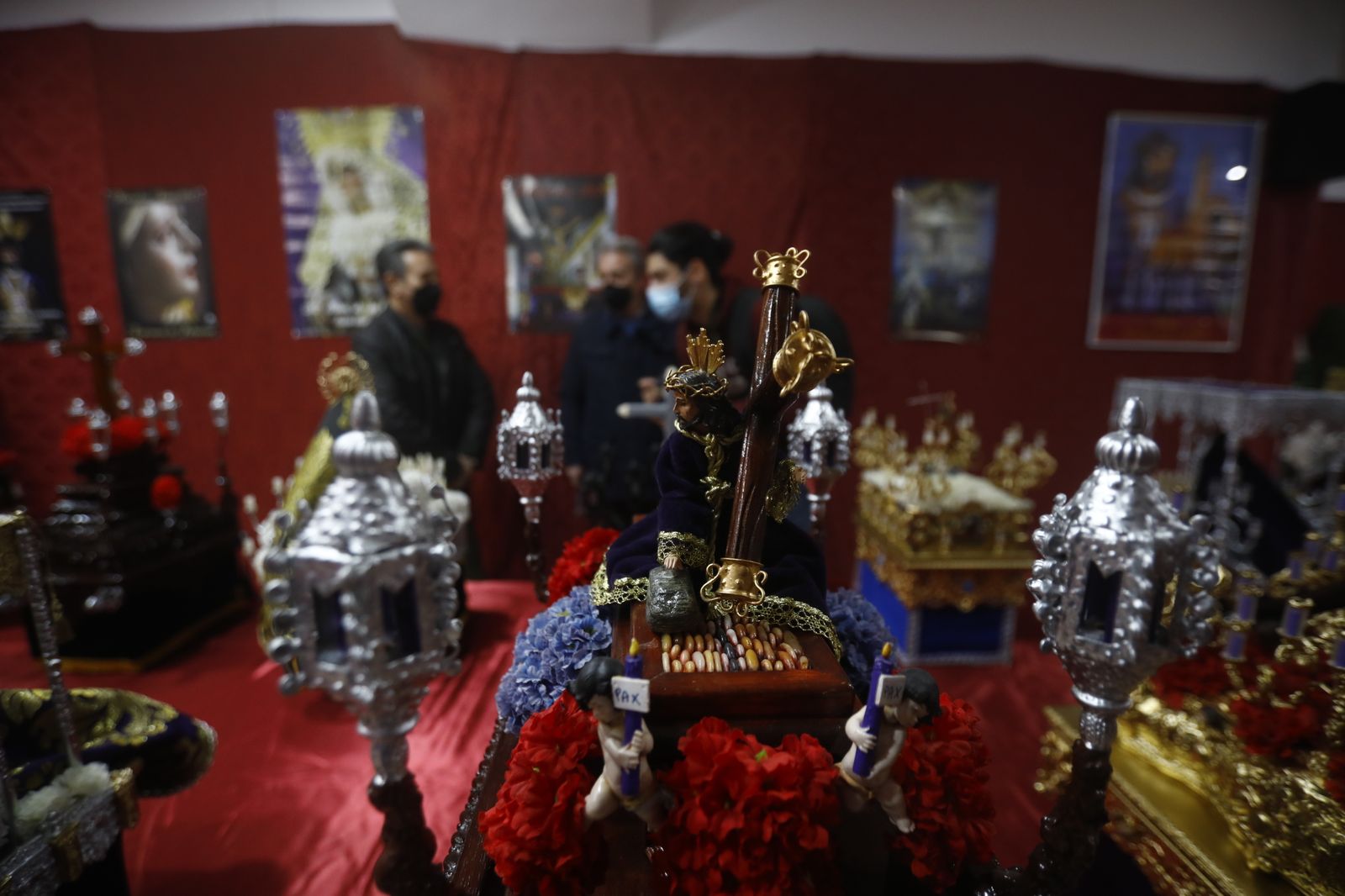 La exposición de pasos de Semana Santa en miniatura de la Asociación de Vecinos Nuestra Señora de Belén, en imágenes