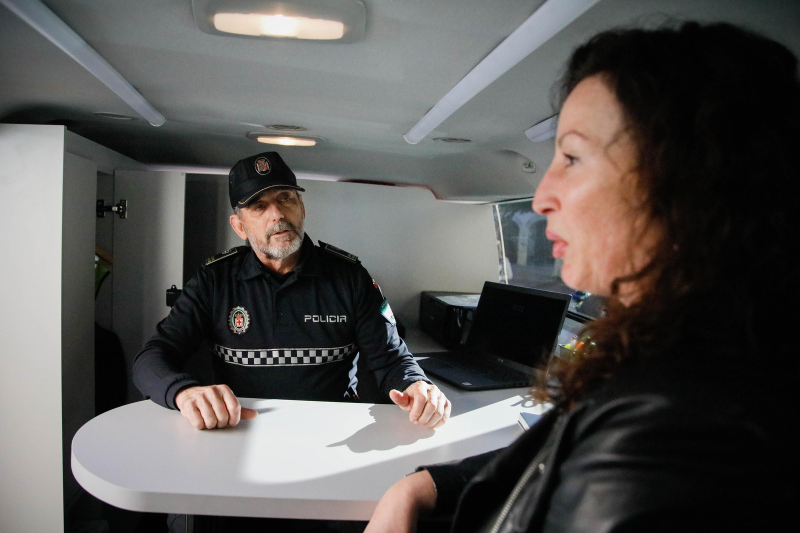 Presentación vehículos y motos policía local en imágenes