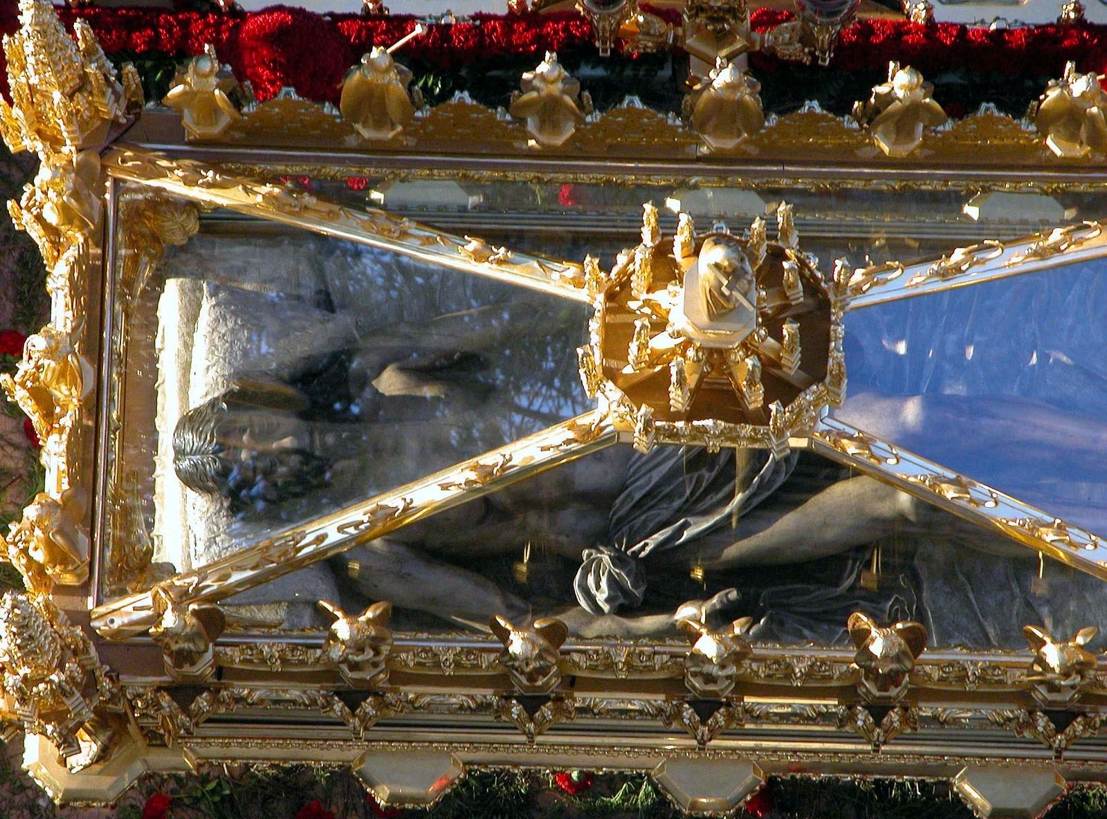 Las mejores imágenes del Santo Entierro Grande de 2004