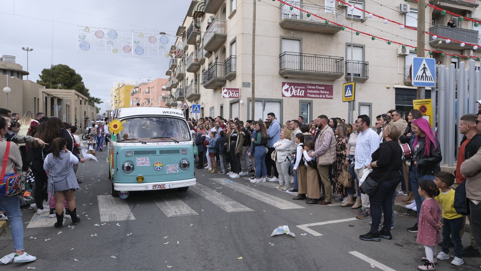 Imágenes de las carrozas de la Fiestas de San José de Benahadux