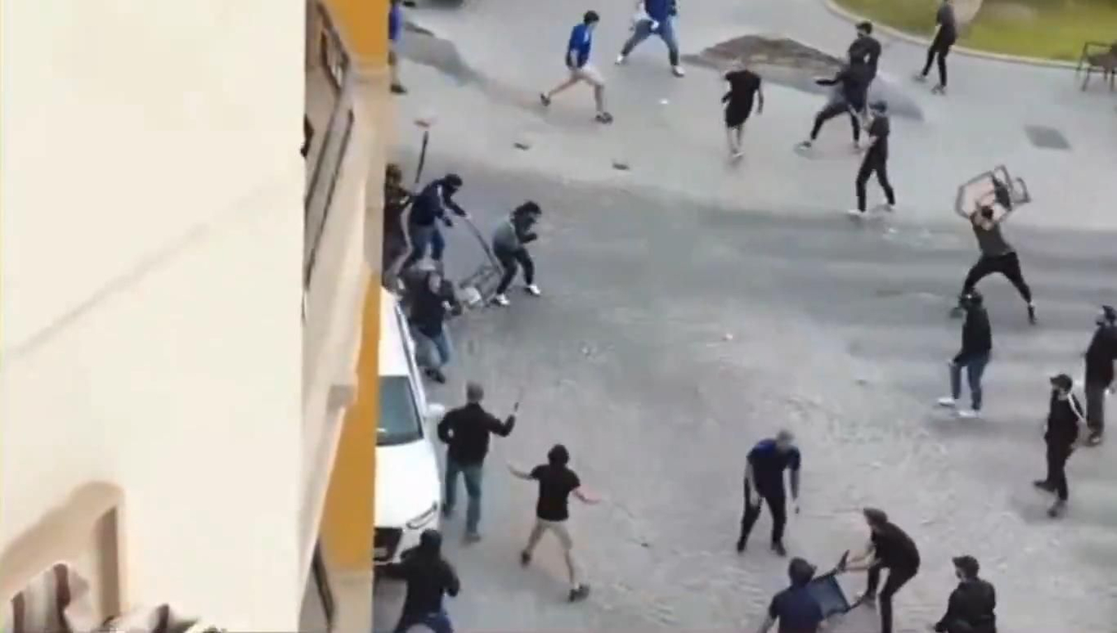 Graves incidentes entre ultras del Real Jaén y del Xerez Deportivo FC enfrentados a golpes en la Alameda