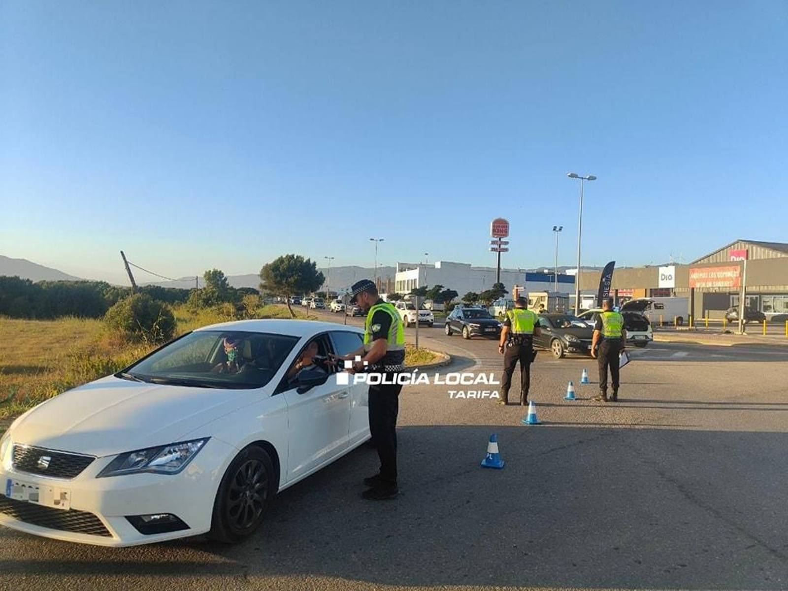 Un control de alcoholemia de la Policía Local de Tarifa. Un control de alcoholemia de la Policía Local de Tarifa.
