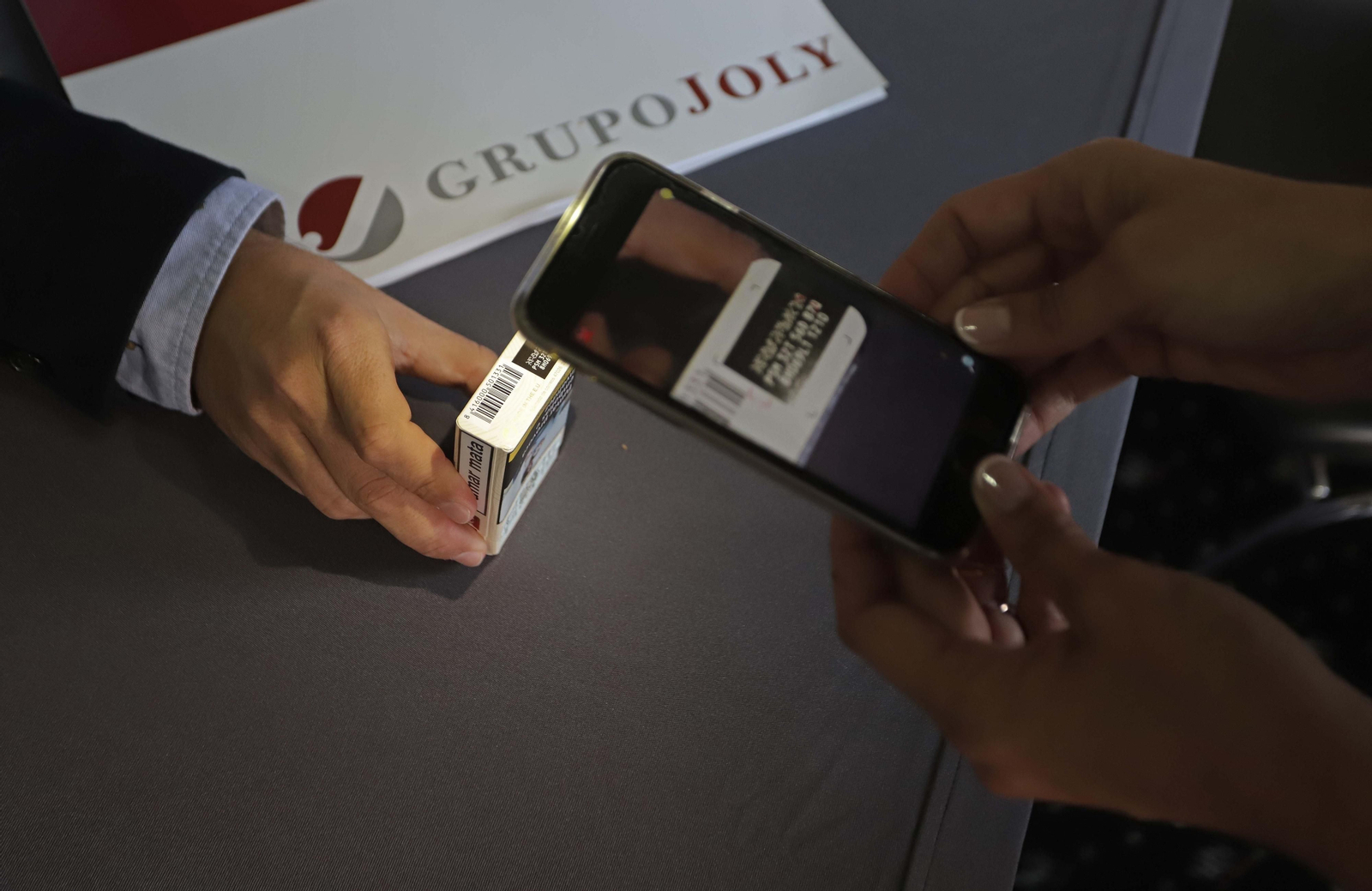 Ejemplo del escaneado del código de trazabilidad de una cajetilla.