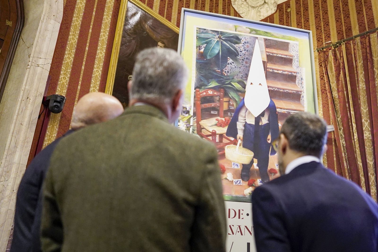 El capirote cobra especial protagonismo en el cartel de las Fiestas de Primavera 2026.