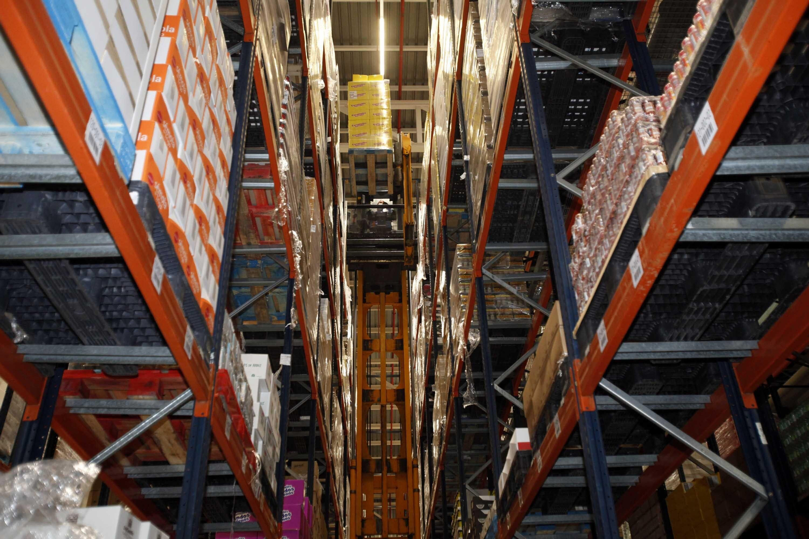 Imágenes del trabajo en la central logística de Mercadona