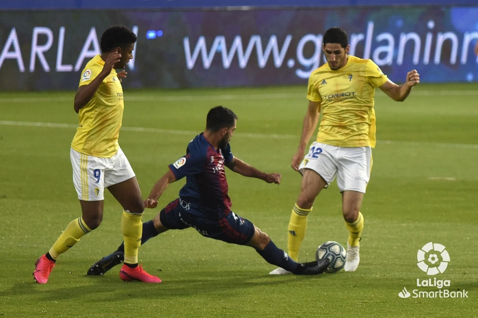 Las imágenes del Huesca-Cádiz