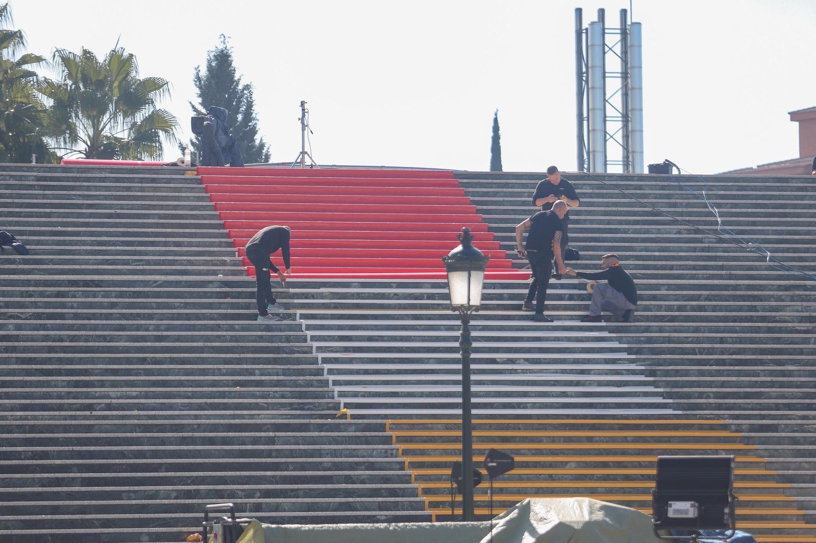 La alfombra roja de los Goya ya aparece en la escalinata de Congresos