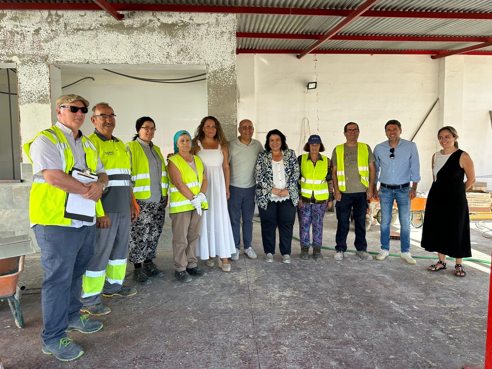 El alcalde y dos ediles visitan las obras acompañados de la diputada provincial de PFEA y la delegada de Justicia y Administración Pública.