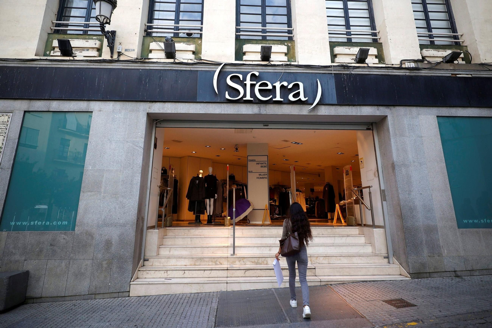 El local de la plaza de El Palillero cuando aún lo ocupaba la firma Sfera.