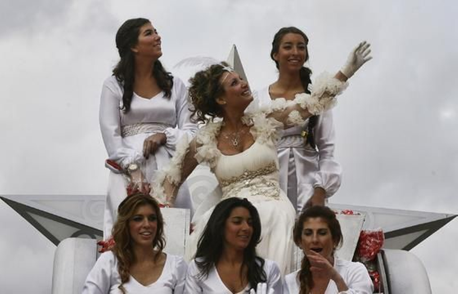 La Estrella de la Ilusión junto a sus acompañantes a la salida de la Cabalgata.  Foto: Antonio Pizarro