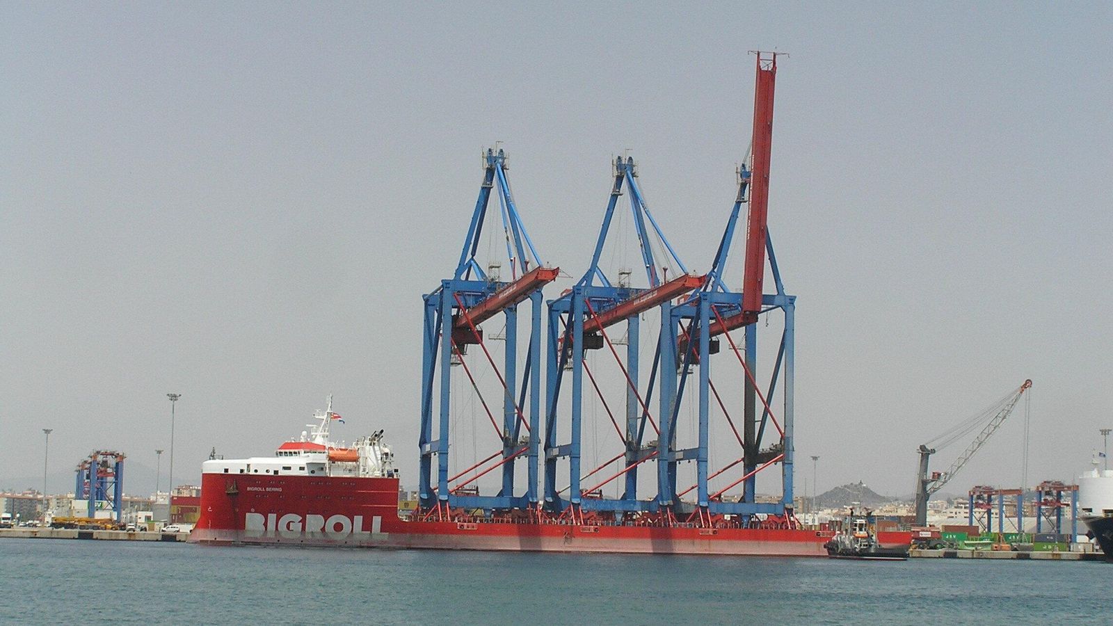 ‘Bigroll Bering’. Trajo al puerto malacitano tres grúas de contenedores. Procedente de Egipto este buque llegaba el 23 de junio de 2018.