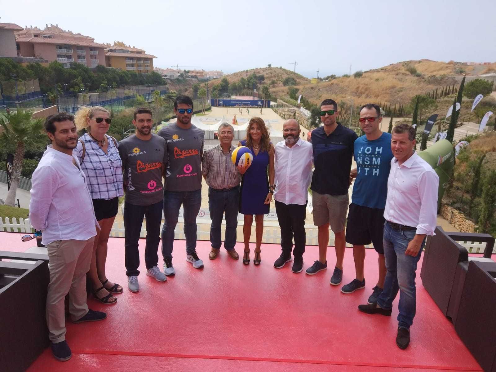 Las personalidades que llevaron a cabo la presentación del torneo.