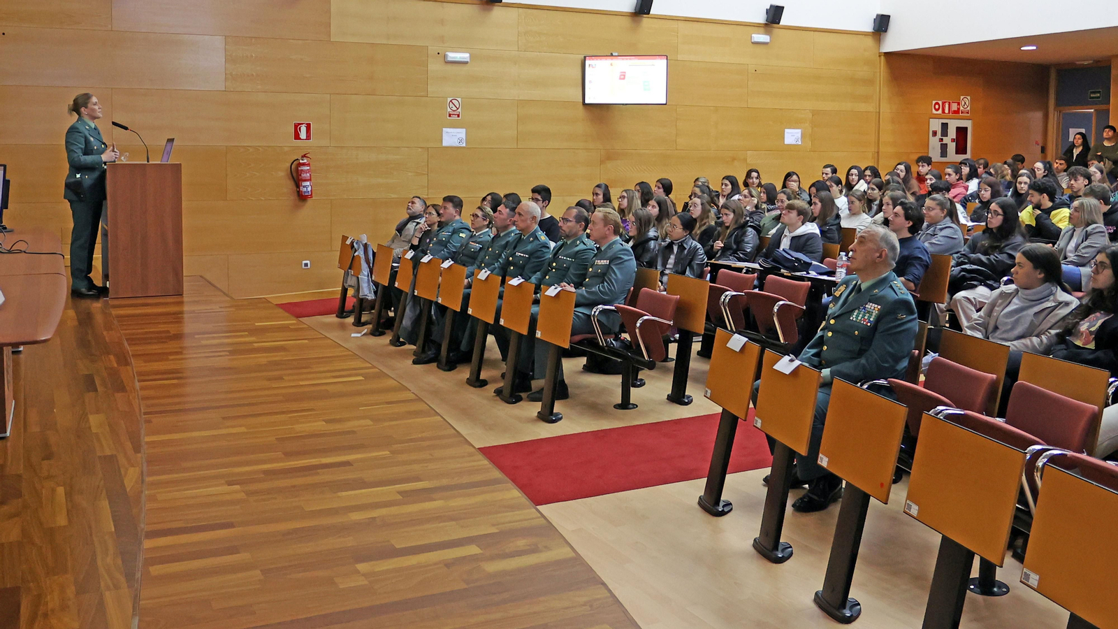 La mujer en la Guardia Civil, debate en la UCA en Jerez con motivo del 8M