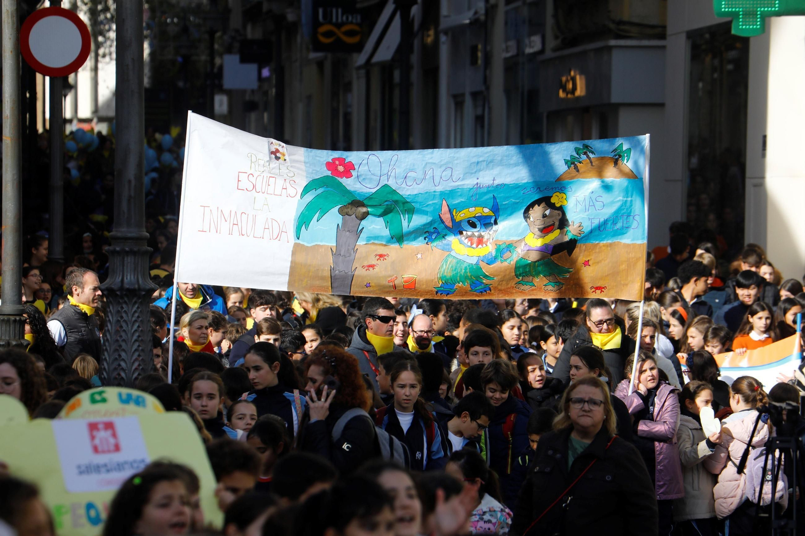 Más de un millar de niños marchan por Córdoba contra el cáncer infantil