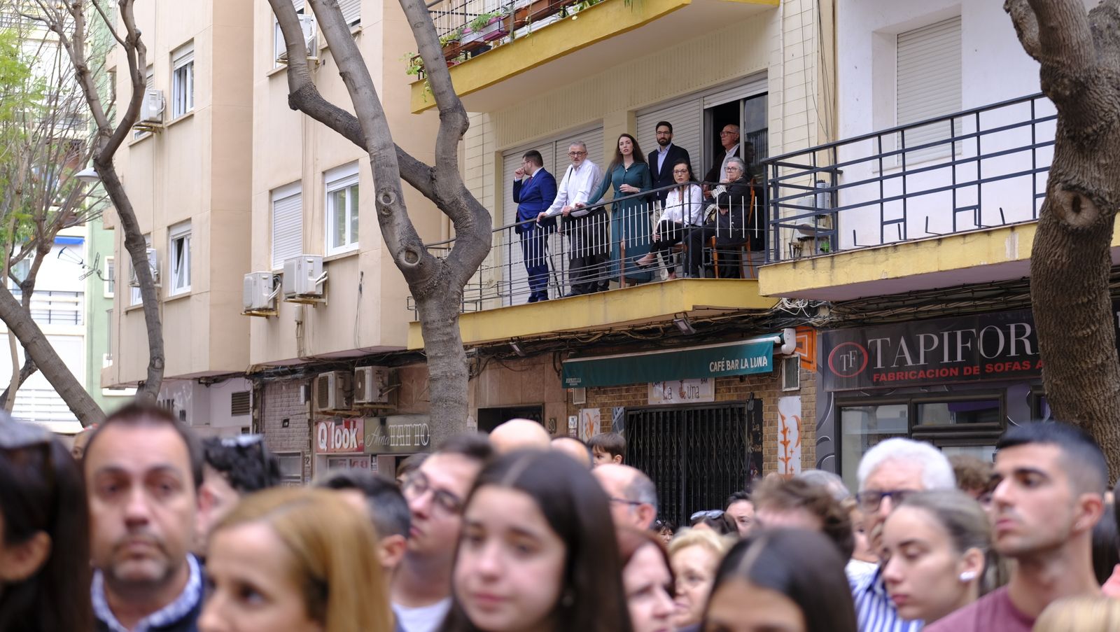 La Borriquita procesiona por las calles de Almería, en imágenes