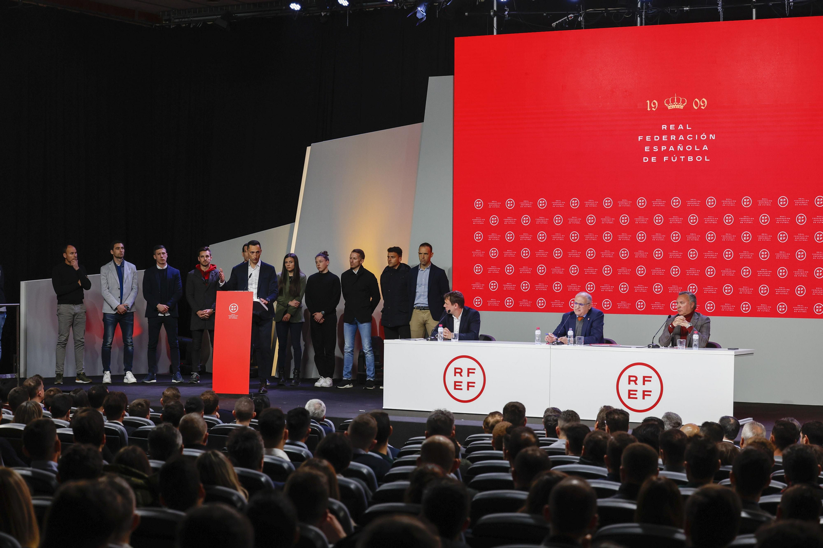 Las fotos de los árbitros del fútbol español