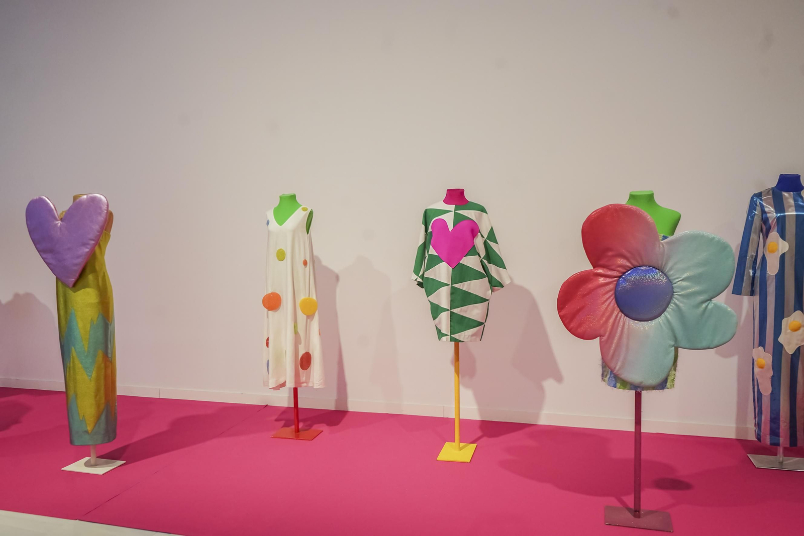 Agatha Ruiz de la Prada expone en Granada una retrospectiva de sus últimos 35 años de carrera, en imágenes