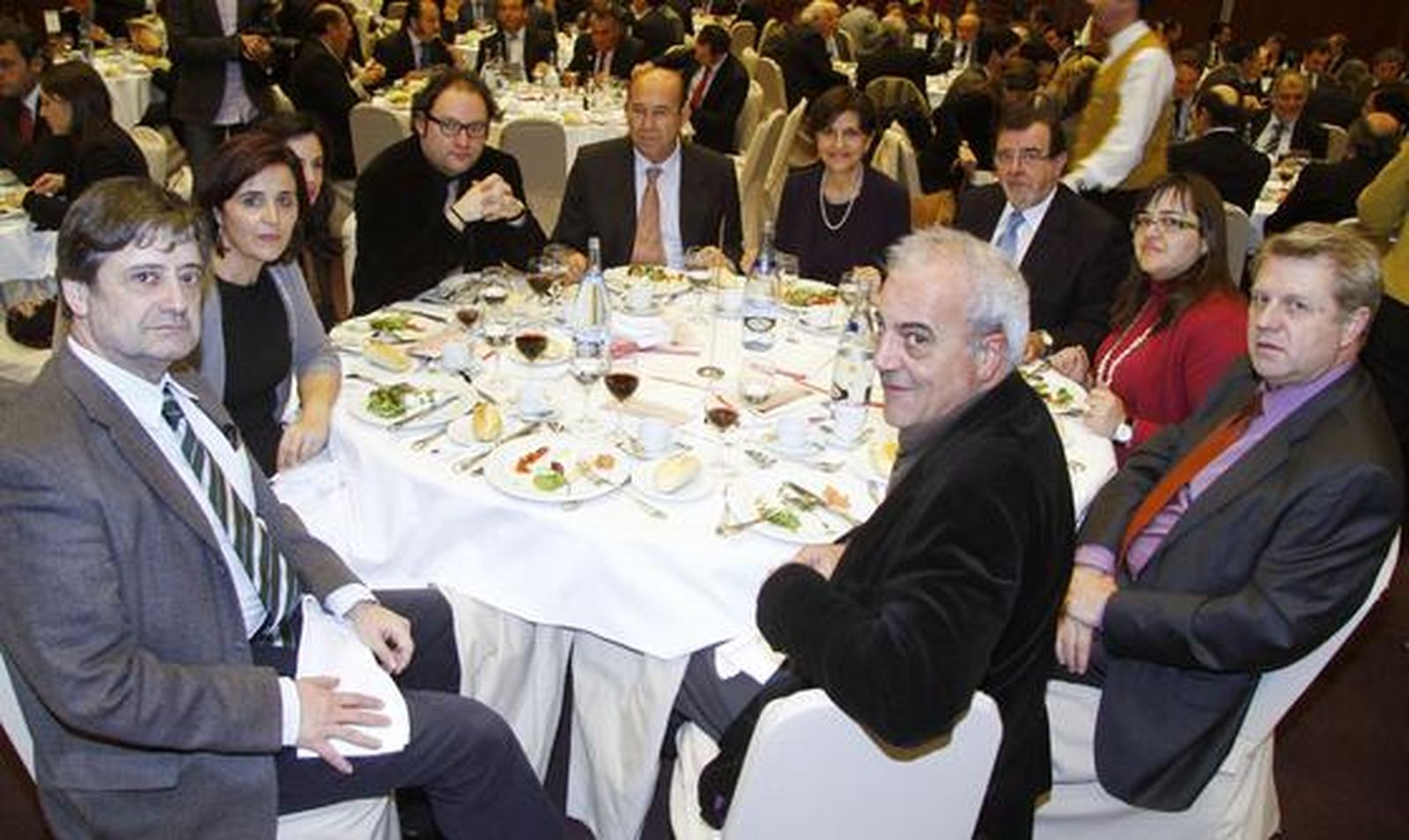 Víctor Pérez Escolano, Ana Vinuesa, Isabel Aguilar, Carlos Mármol, Francisco Ferraro, Emelina Fernández, José Rodríguez de la Borbolla, Dolores Fernández, Jaime Montaner y Antonio Cruz Villalón.

Foto: Juan Carlos Vazquez / Victoria Hidalgo