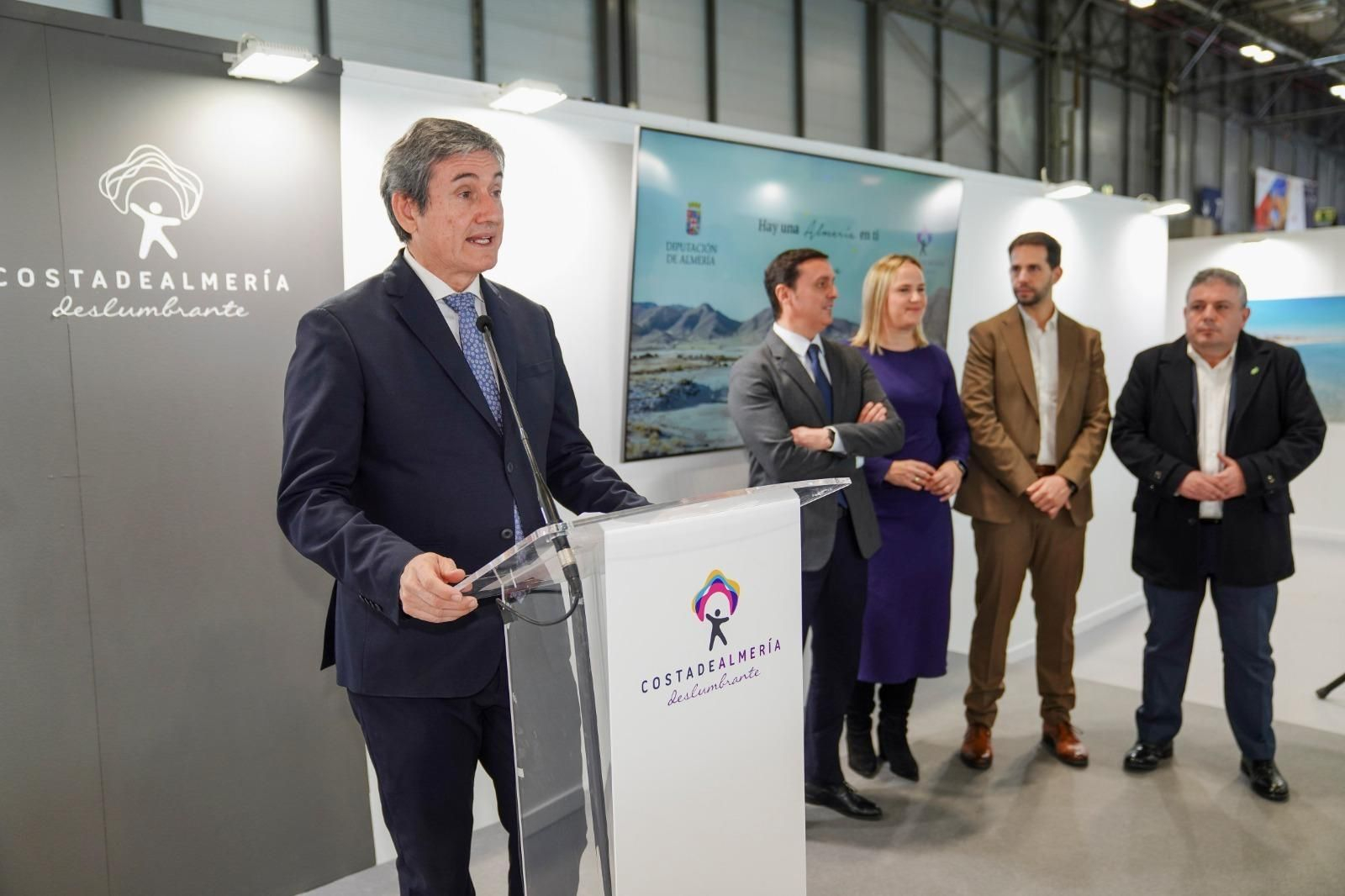 Manuel Cortés, alcalde de Adra, en el stand que tiene la Diputación de Almería en FITUR.