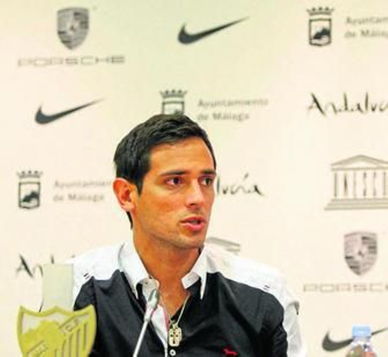 Roque Santa Cruz en rueda de prensa