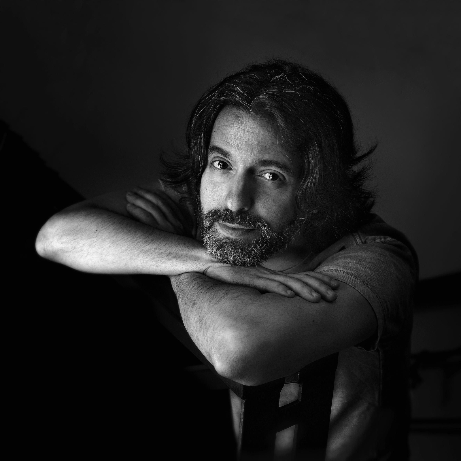 Andrés Neuman realiza un ácido y crítico relato contra el canon de belleza