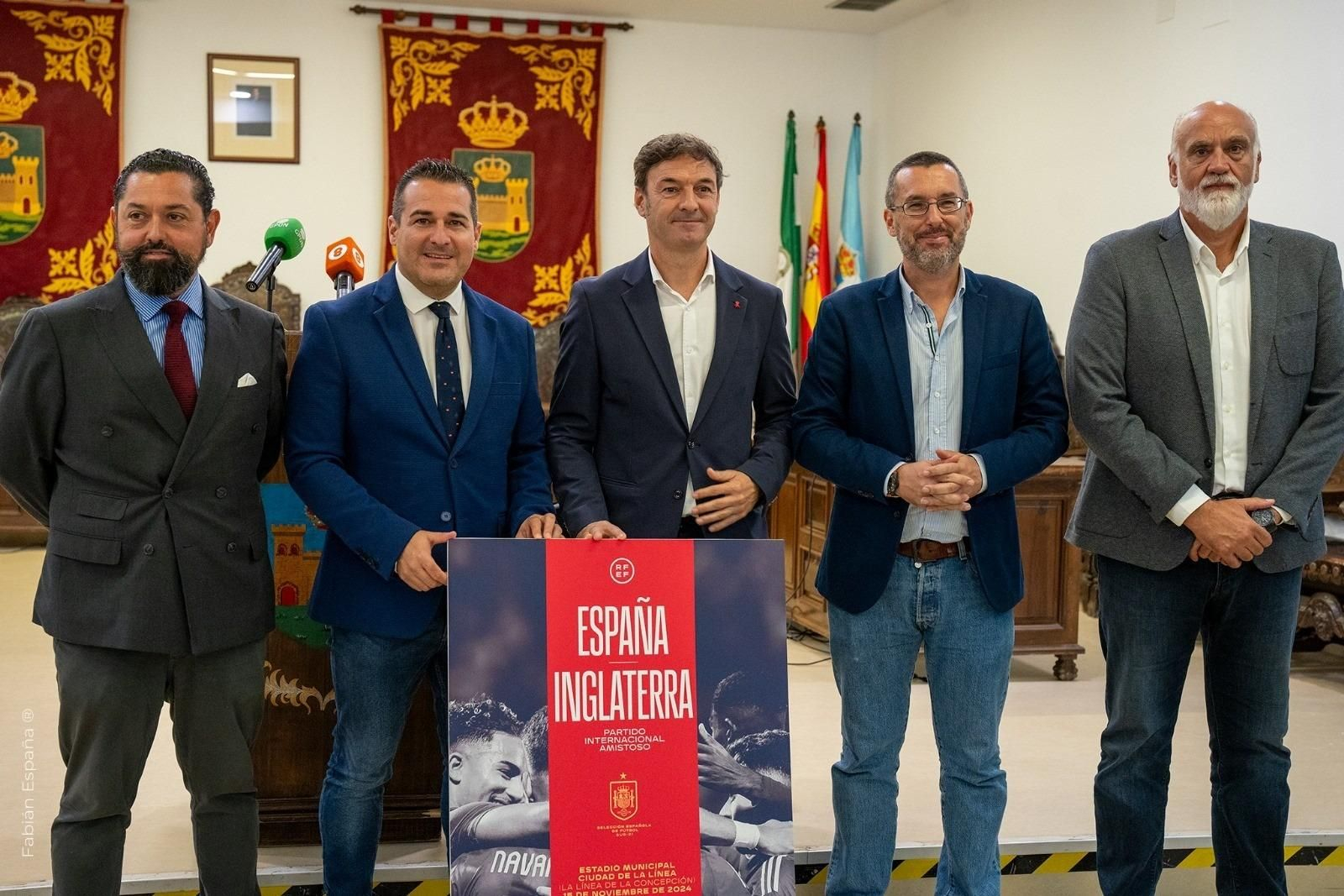 La presentación del España - Inglaterra sub-21, este miércoles en el Ayuntamiento de La Línea.