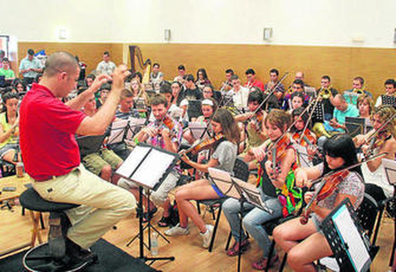 Alumnos del Liceo Municipal de Música de Moguer realizando un ensayo.