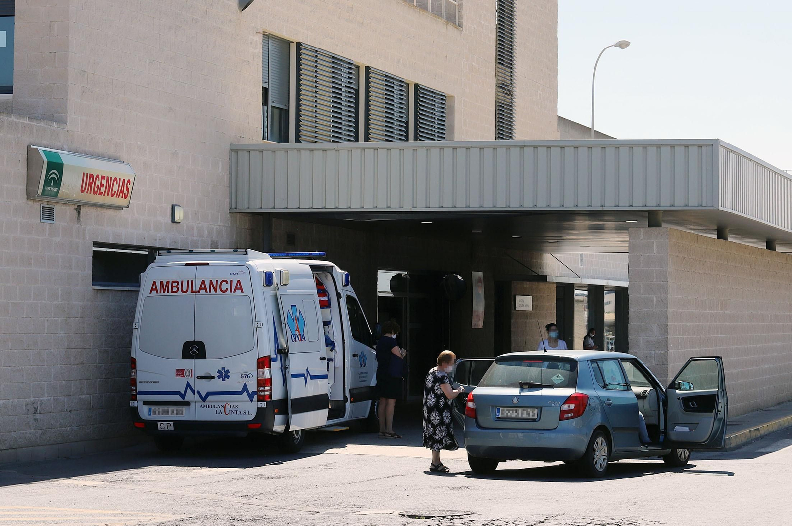 Accesos a Urgencias del Juan Ramón Jiménez.