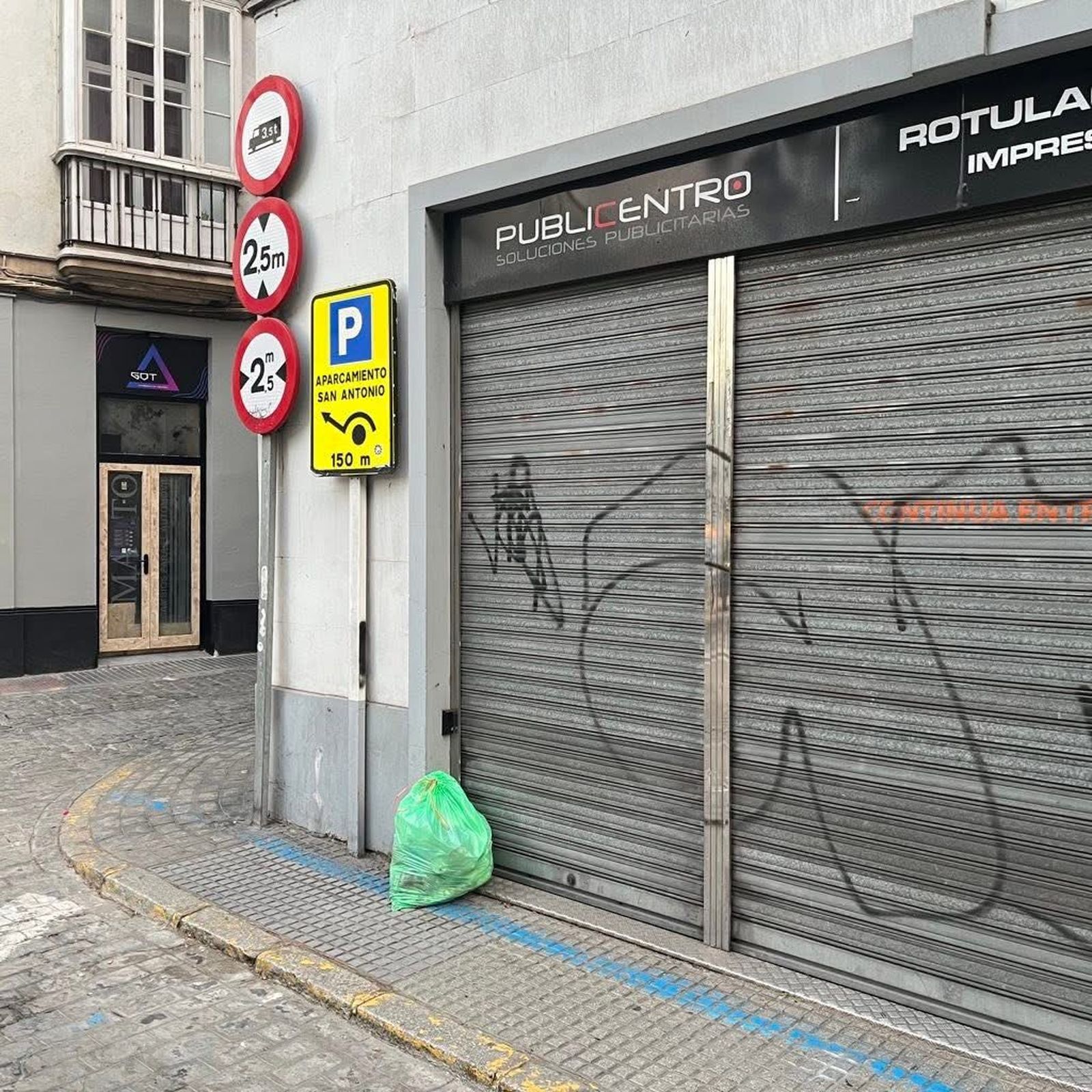 La policia secreta secreta en paradero desconocido