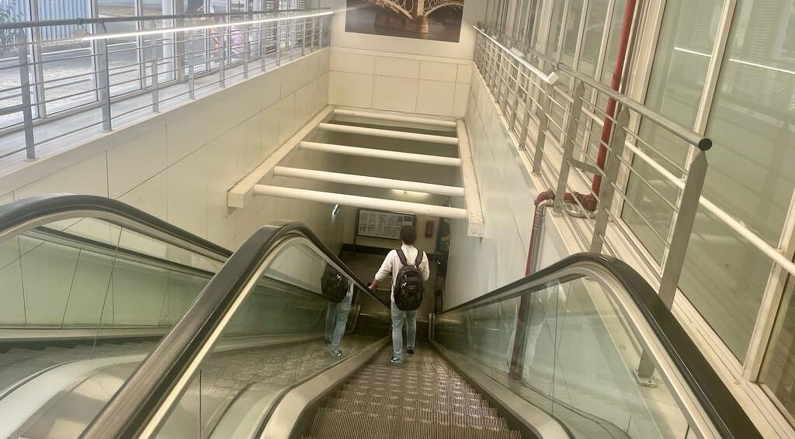 Apeadero de San Bernardo: Renfe inicia las obras para renovar las cuatro escaleras mecánicas