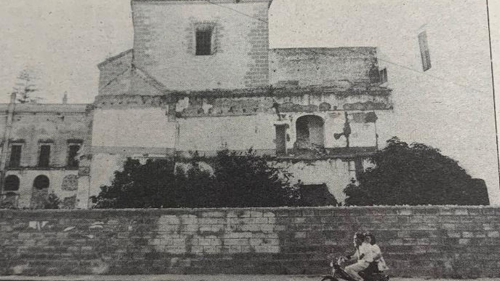 El hospital, abandonado antes de su derribo.