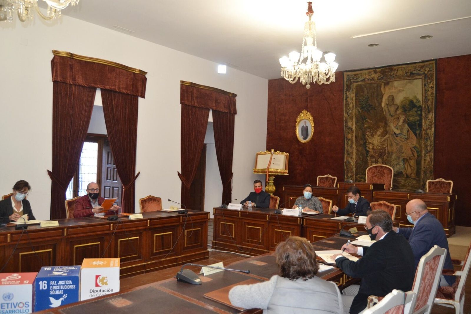 Firma del convenio entre los ayuntamientos y la Diputación.