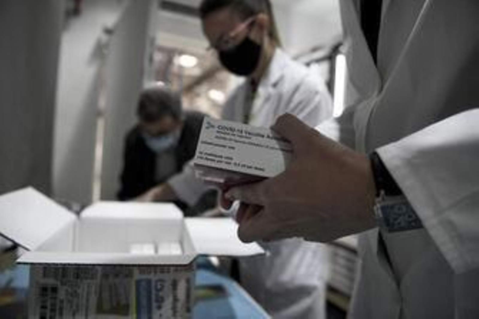 Fotos: Así ha sido la llegada de la mayor partida de vacunas a Granada  de Pfizer, AstraZeneca y Moderna