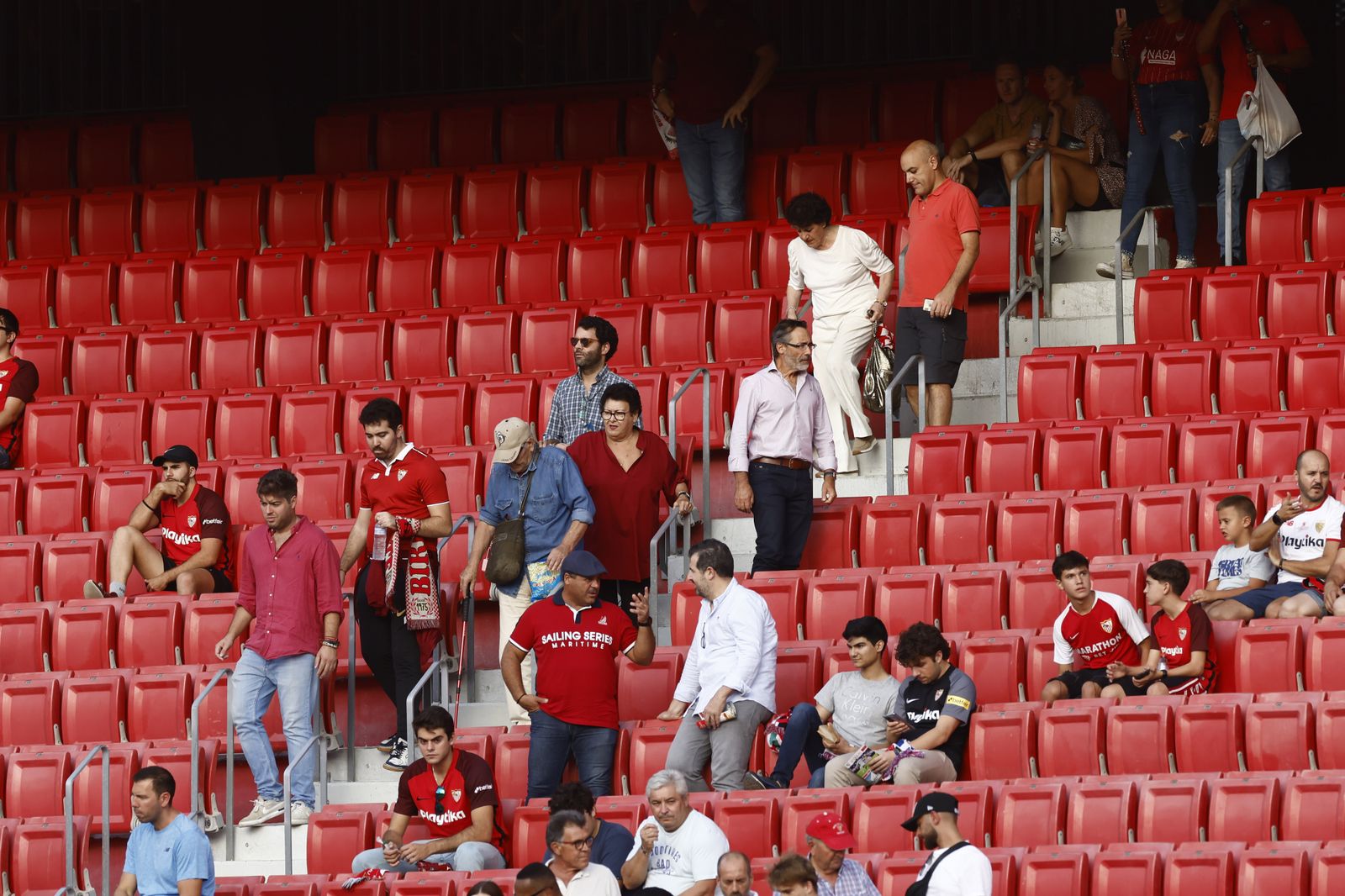 Búscate en las fotos del Sevilla-Valencia