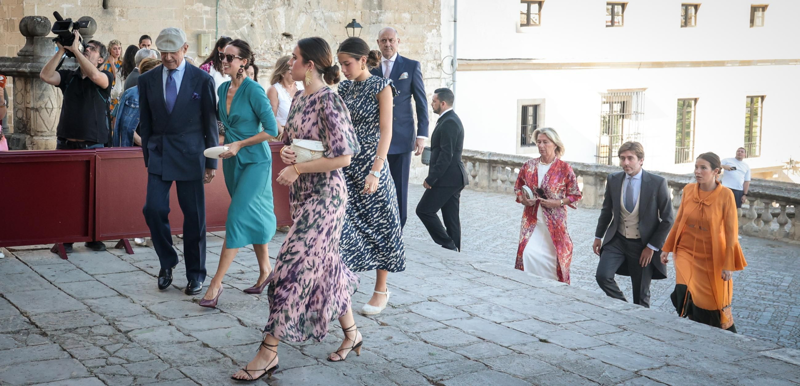 Imágenes de los asistentes a la boda de Ana Cristina Portillo Domecq en la Catedral de Jerez Imágenes de los asistentes a la boda de Ana Cristina Portillo Domecq en la Catedral de Jerez