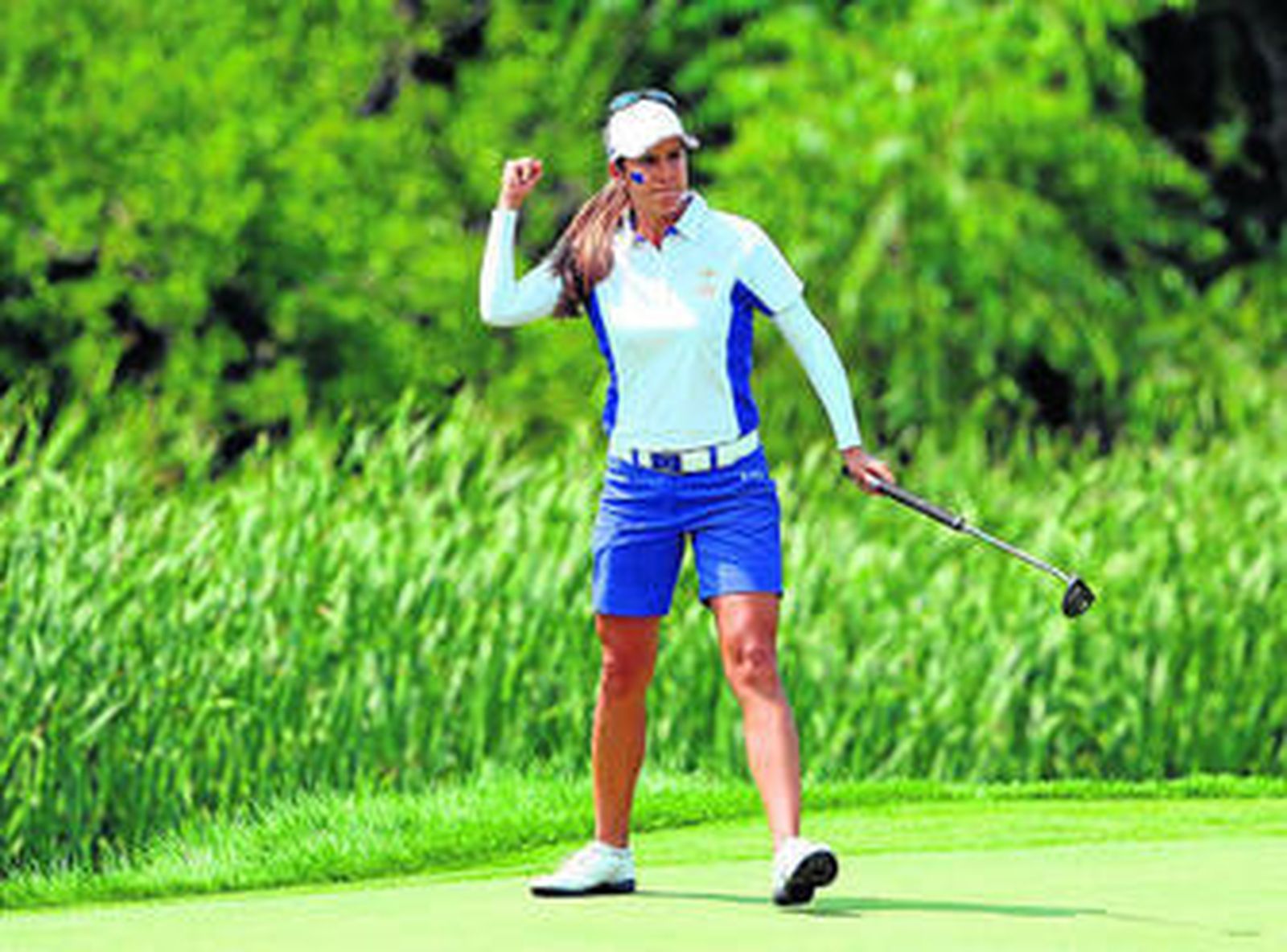 Azahara Muñoz celebra uno de los golpes.